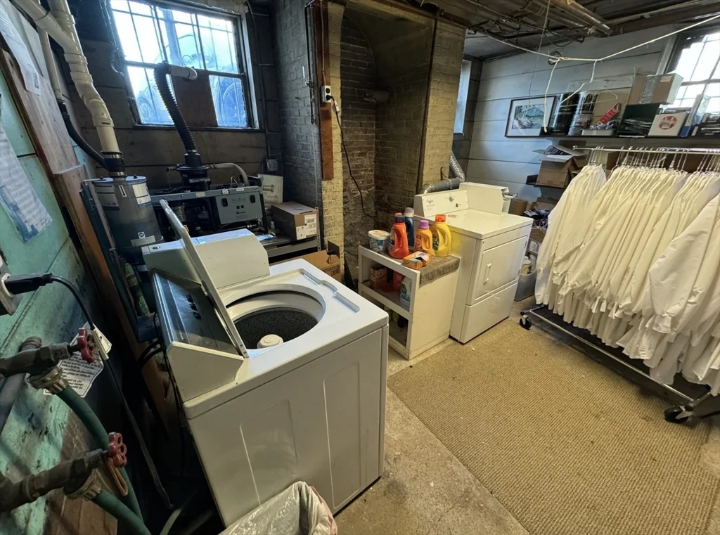 1 bed, 1 bath apartment for rent at 2 Winter St Unit 2R, Salem — photo 6 of 7