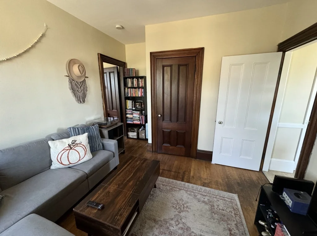 1 bed, 1 bath apartment for rent at 2 Winter St Unit 2R, Salem — photo 3 of 7