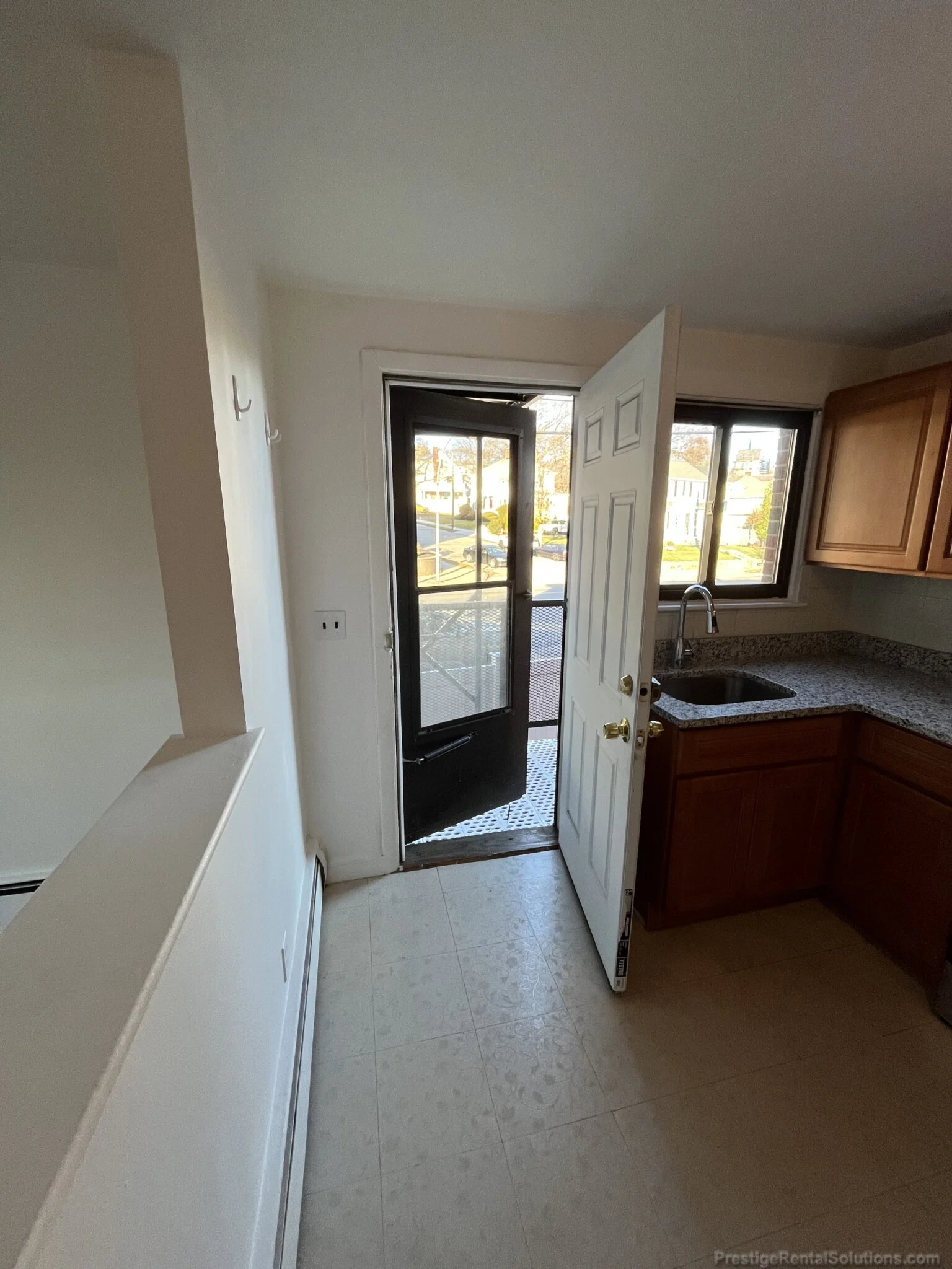 2 bed, 1 bath apartment for rent at 2 Winthrop St Unit 3, Watertown — photo 3 of 17