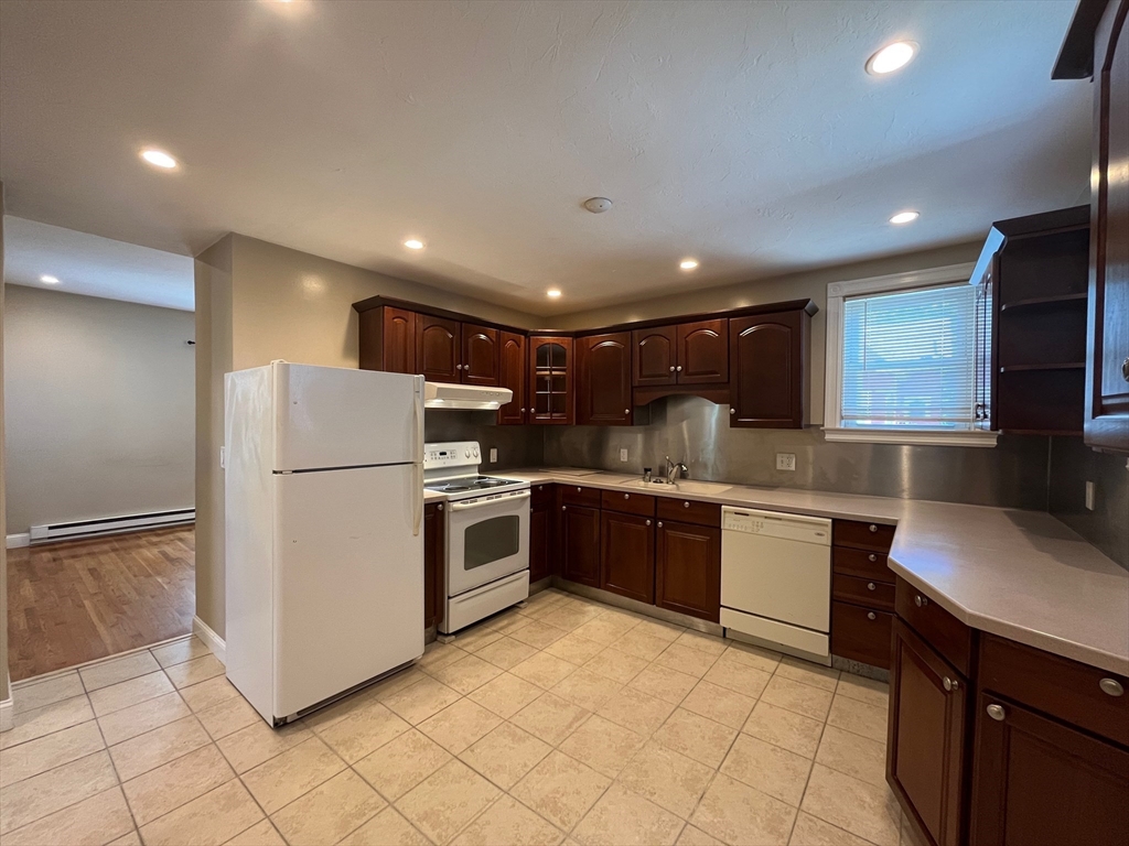 1 bed, 1 bath apartment for rent at 2 Woodville Park Unit 2, Roxbury — photo 8 of 23