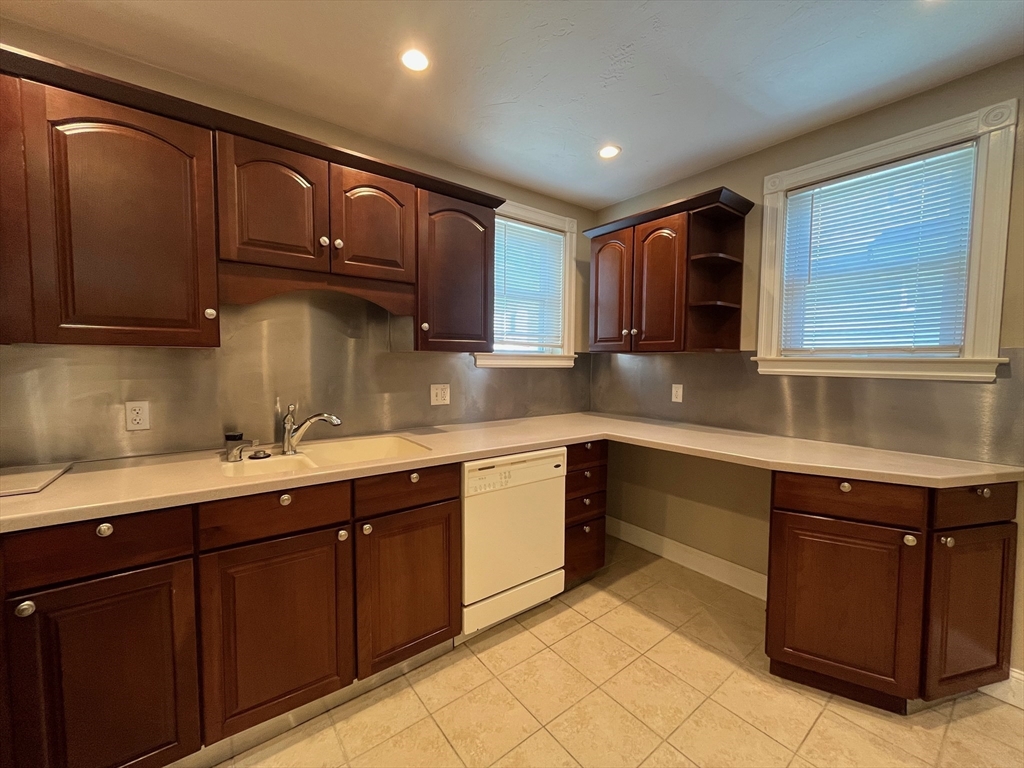 1 bed, 1 bath apartment for rent at 2 Woodville Park Unit 2, Roxbury — photo 10 of 23