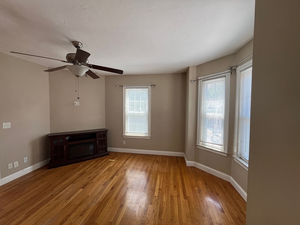 1 bed, 1 bath apartment for rent at 2 Woodville Park Unit 2, Roxbury — photo 5 of 23