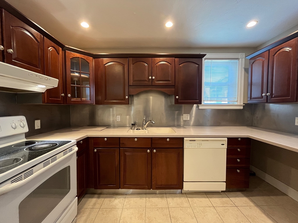 1 bed, 1 bath apartment for rent at 2 Woodville Park Unit 2, Roxbury — photo 9 of 23
