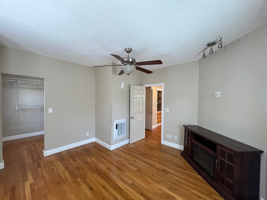 1 bed, 1 bath apartment for rent at 2 Woodville Park Unit 2, Roxbury — photo 6 of 23