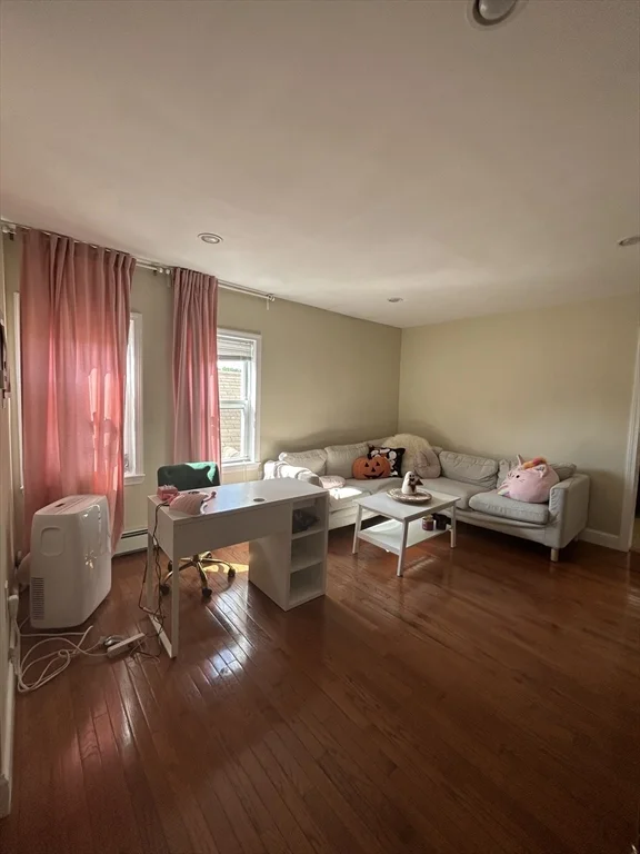 3 bed, 1 bath apartment for rent at 2 Wyman Pl Unit 3, Boston — photo 2 of 7