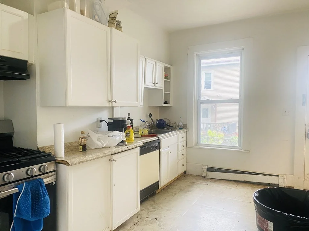 7 bed, 3 bath apartment for rent at 20 22 Ashford Unit 22, Allston — photo 4 of 13