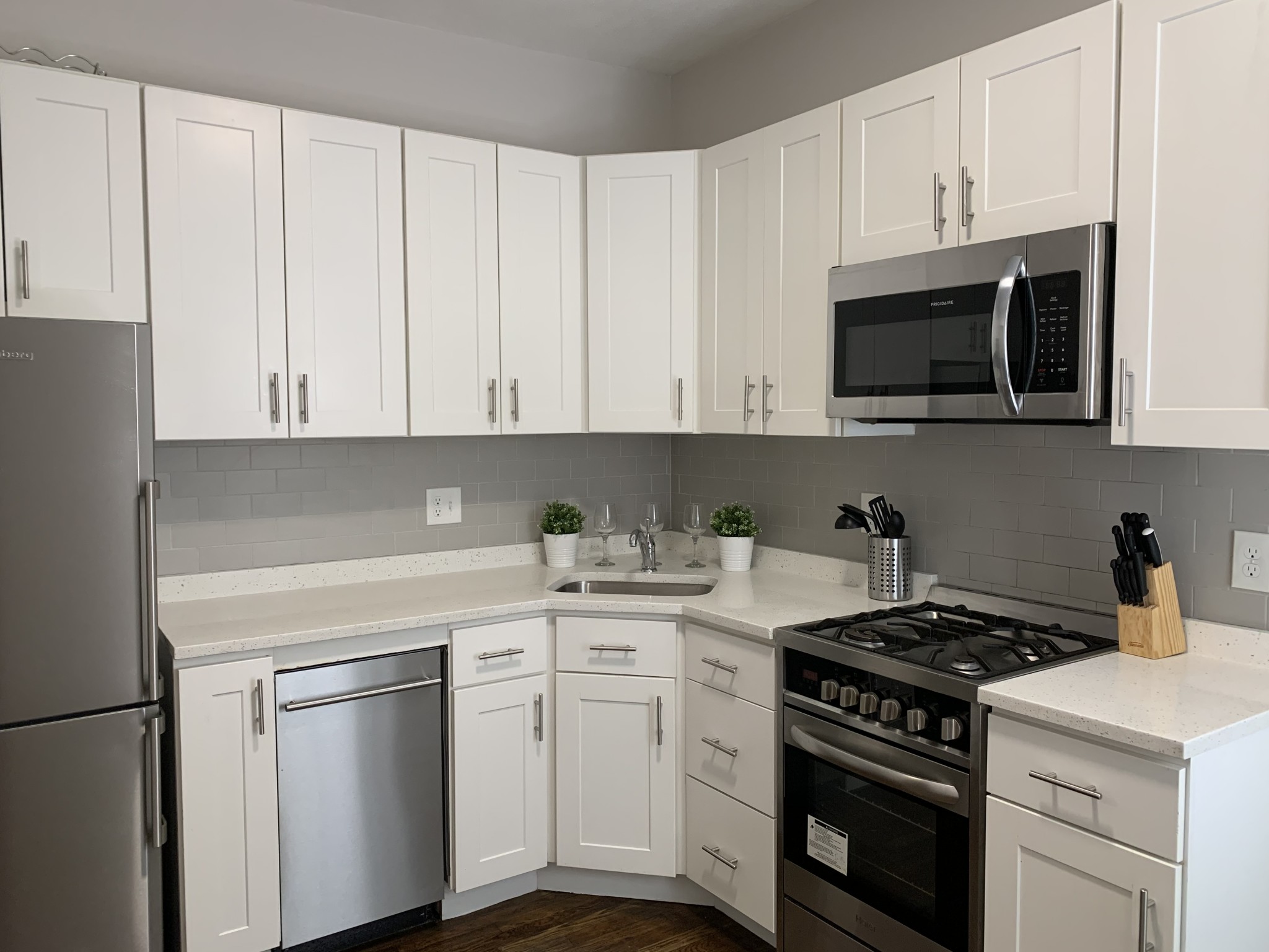 3 bed, 1 bath apartment for rent at 20 Clearway St Unit 4, Back Bay — photo 1 of 9