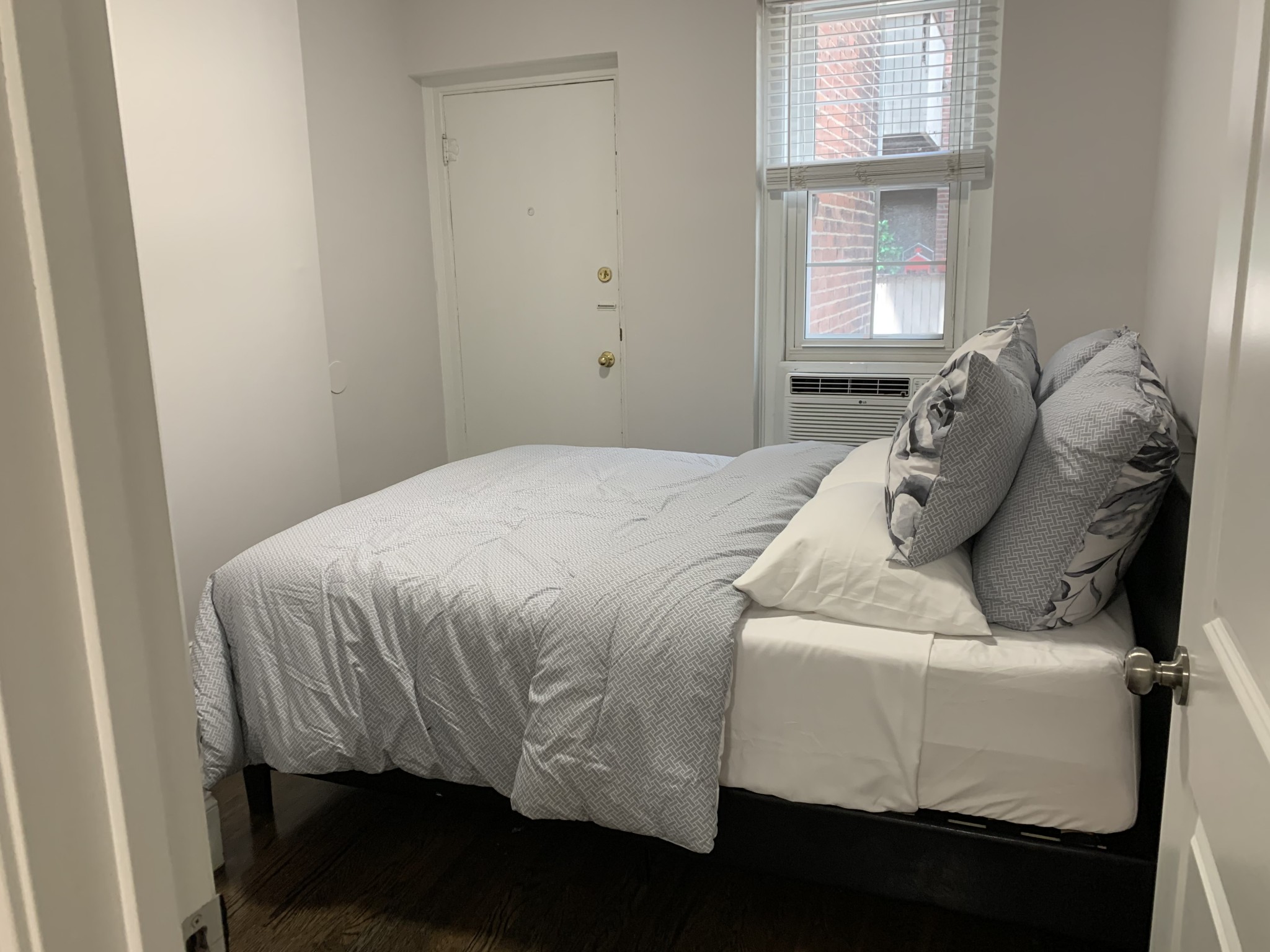 3 bed, 1 bath apartment for rent at 20 Clearway St Unit 4, Back Bay — photo 8 of 9