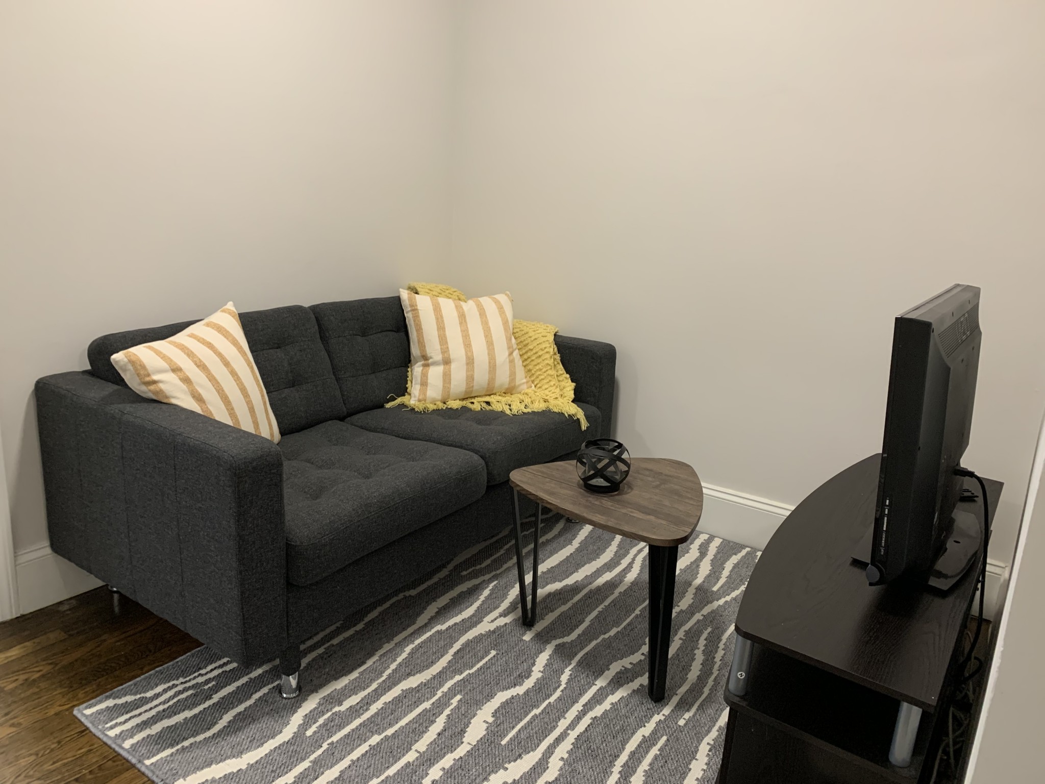 3 bed, 1 bath apartment for rent at 20 Clearway St Unit 4, Back Bay — photo 2 of 9