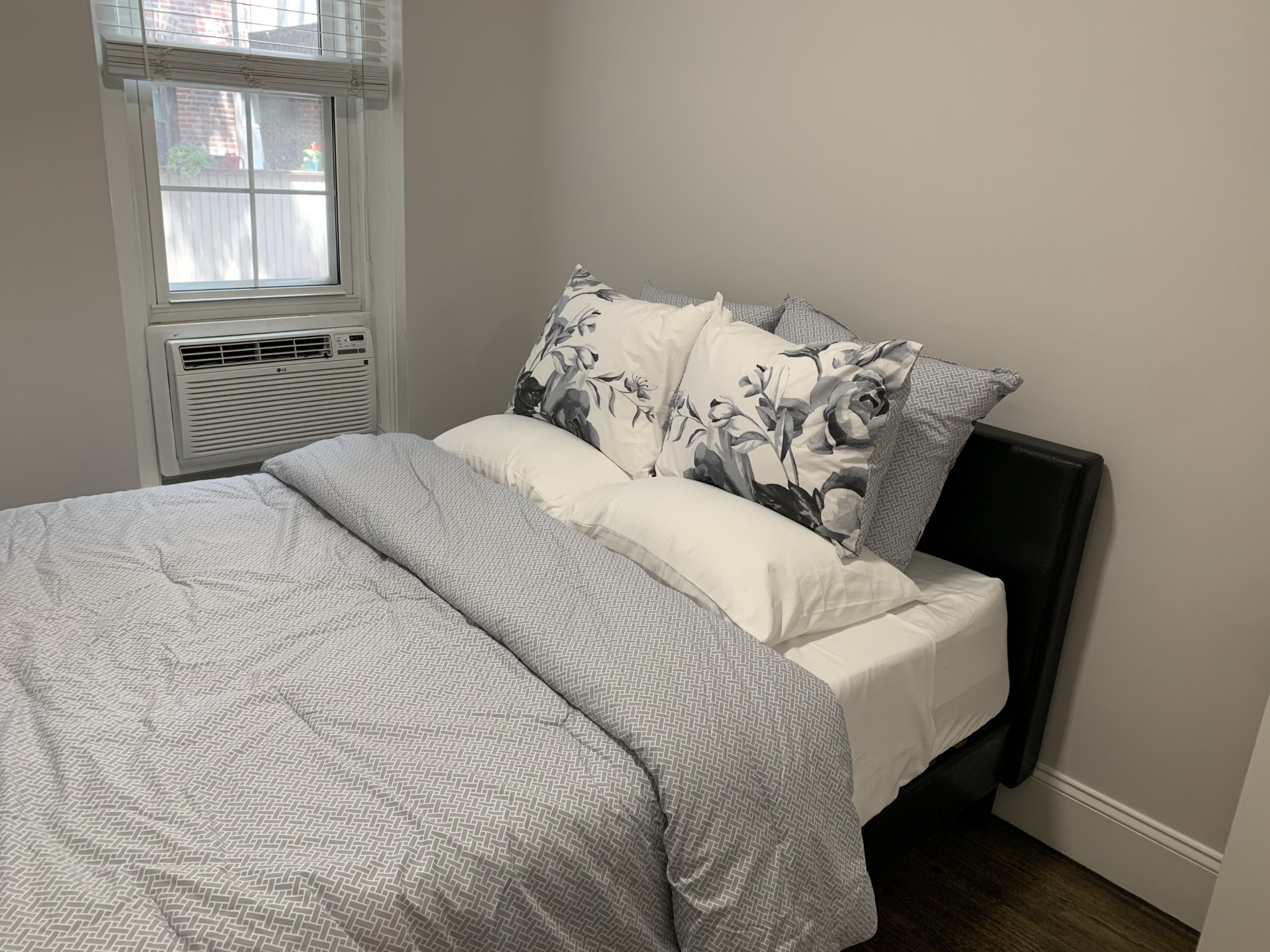3 bed, 1 bath apartment for rent at 20 Clearway St Unit 4, Back Bay — photo 6 of 9