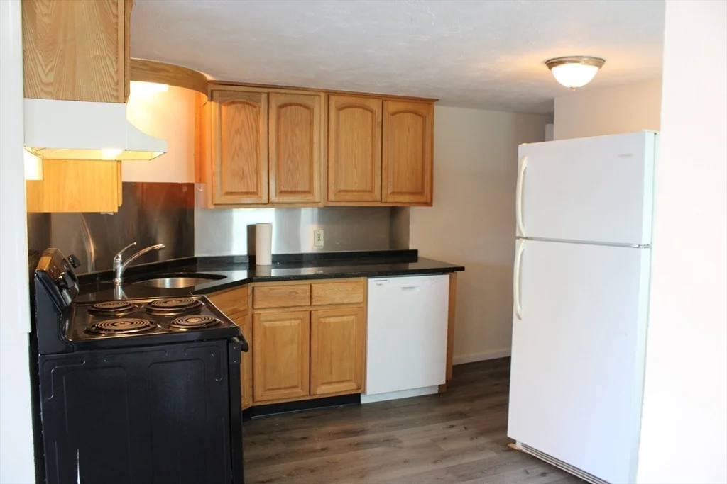 2 bed, 1 bath apartment for rent at 20-22 Emerson St Unit 20, Stoneham — photo 7 of 23