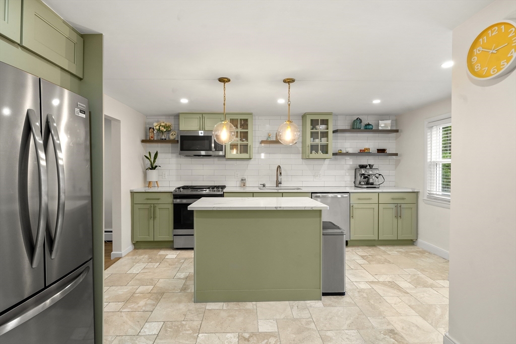 3 bed, 2 bath apartment for rent at 20-22 Popes Hill St Unit 20, Dorchester — photo 5 of 21