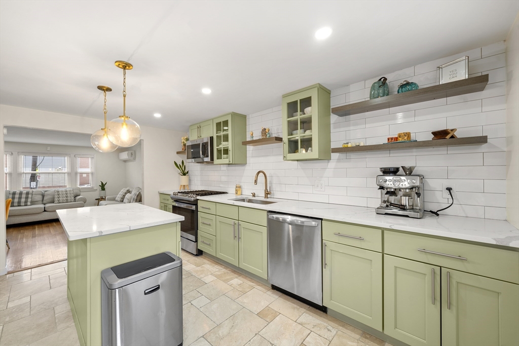 3 bed, 2 bath apartment for rent at 20-22 Popes Hill St Unit 20, Dorchester — photo 3 of 21
