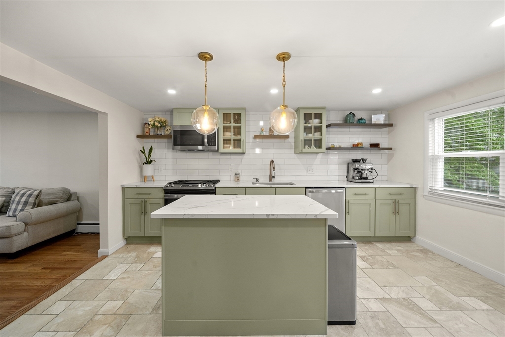3 bed, 2 bath apartment for rent at 20-22 Popes Hill St Unit 20, Dorchester — photo 2 of 21