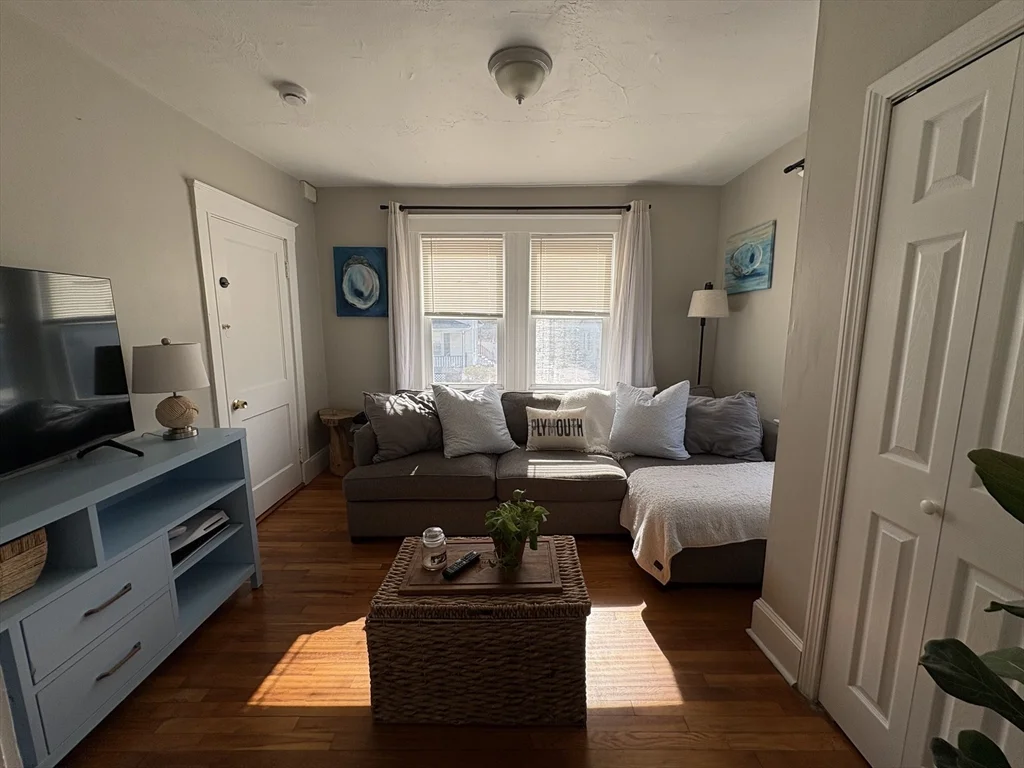 1 bed, 1 bath apartment for rent at 20-22 Sumner Unit 20-1, Quincy — photo 2 of 19