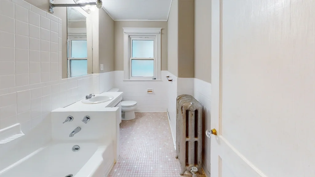 4 bed, 1 bath apartment for rent at 20-22 Upcrest Rd Unit 2, Brighton — photo 8 of 8