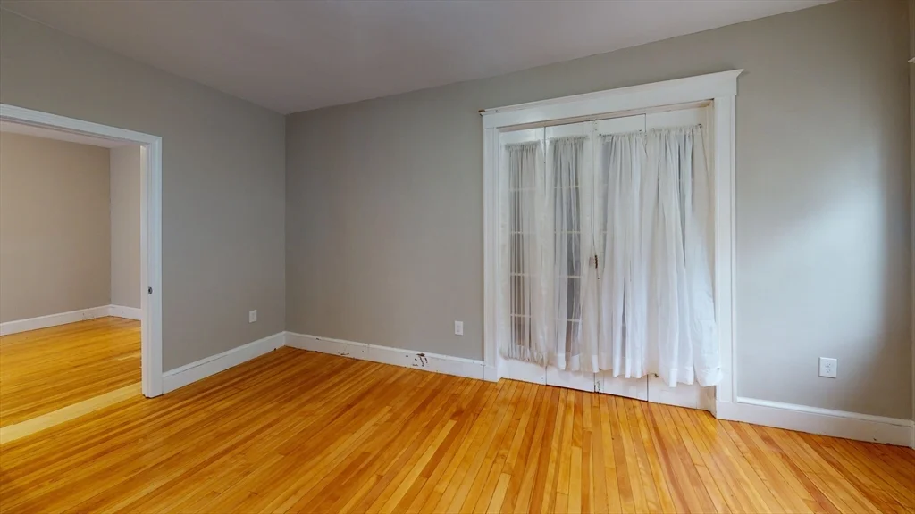 4 bed, 1 bath apartment for rent at 20-22 Upcrest Rd Unit 2, Brighton — photo 3 of 8