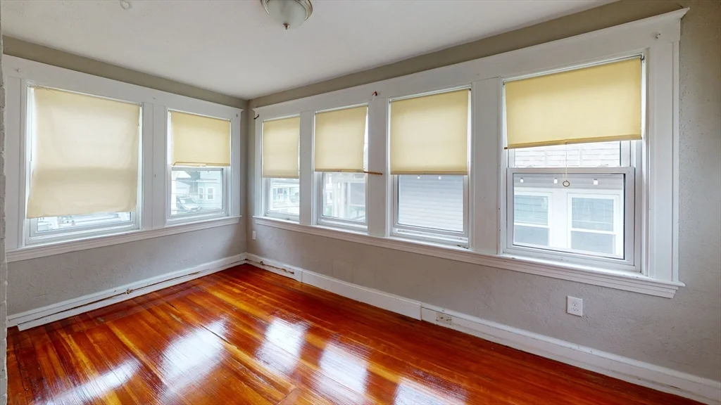 4 bed, 1 bath apartment for rent at 20-22 Upcrest Rd Unit 2, Brighton — photo 5 of 8