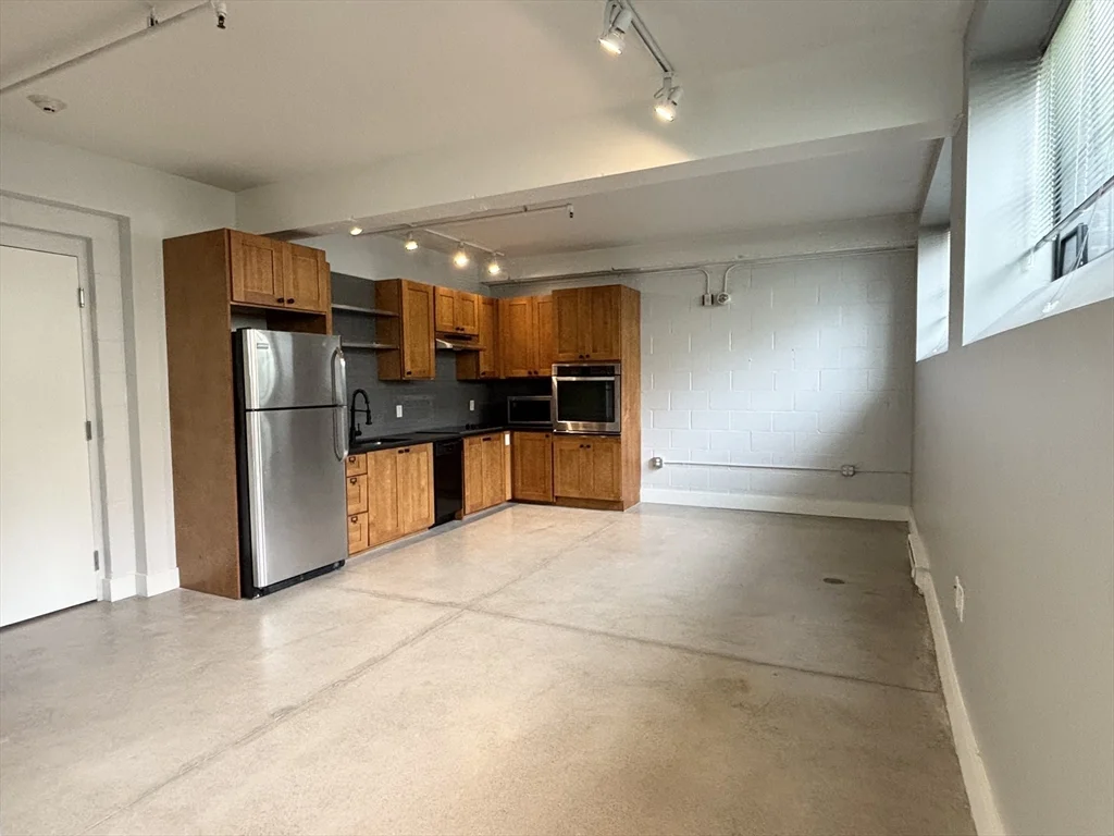 Studio bed, 1 bath apartment for rent at 20-26 Sunnyside St Unit 4, Jamaica Plain — photo 2 of 13