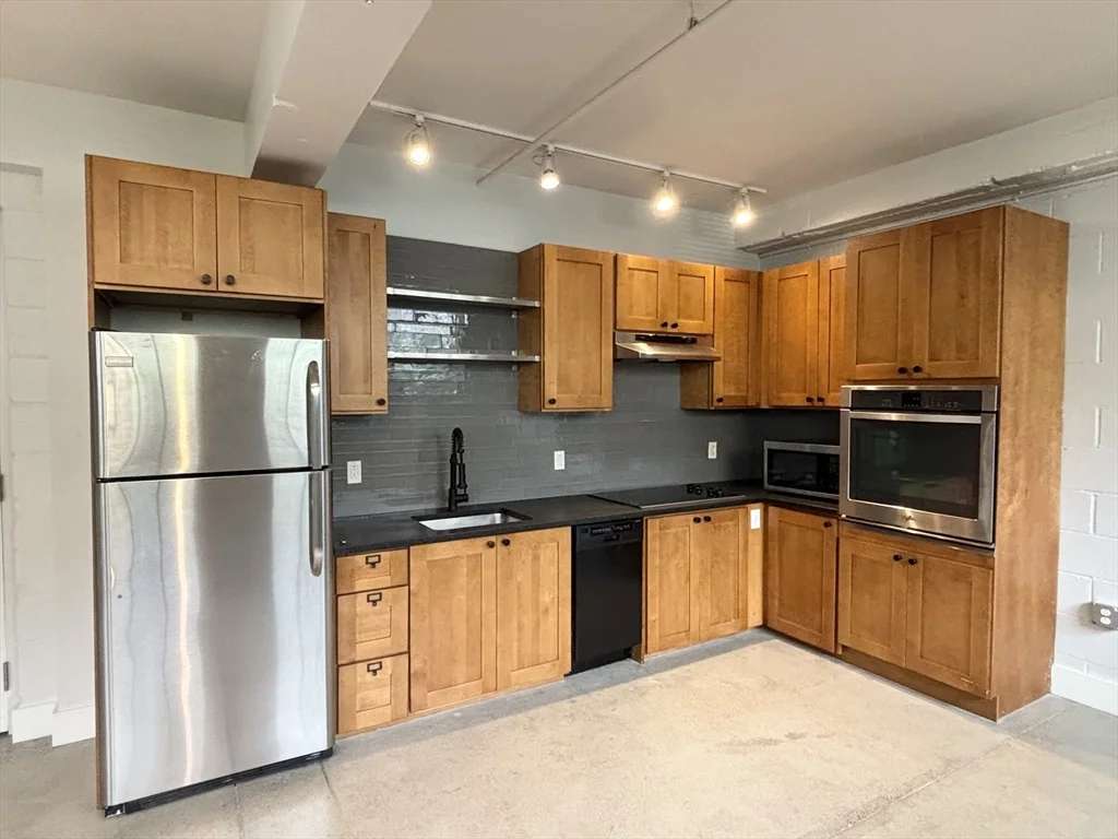Studio bed, 1 bath apartment for rent at 20-26 Sunnyside St Unit 4, Jamaica Plain — photo 1 of 13