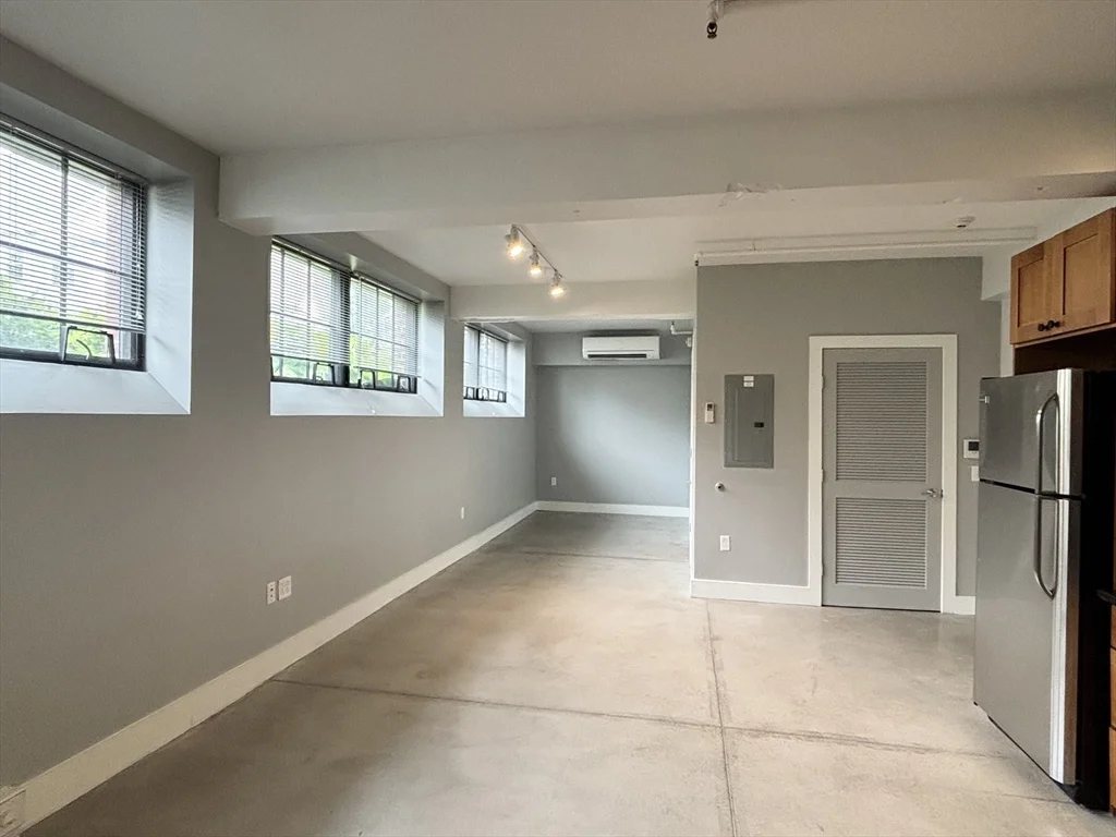 Studio bed, 1 bath apartment for rent at 20-26 Sunnyside St Unit 4, Jamaica Plain — photo 4 of 13