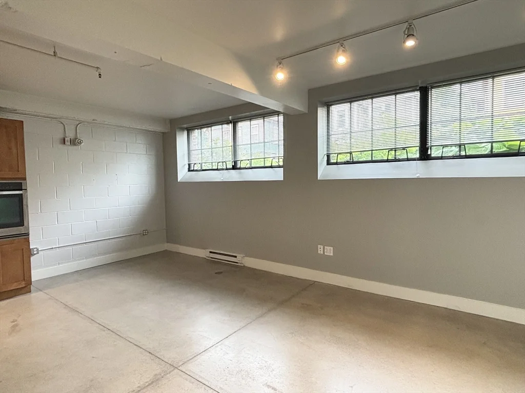 Studio bed, 1 bath apartment for rent at 20-26 Sunnyside St Unit 4, Jamaica Plain — photo 3 of 13