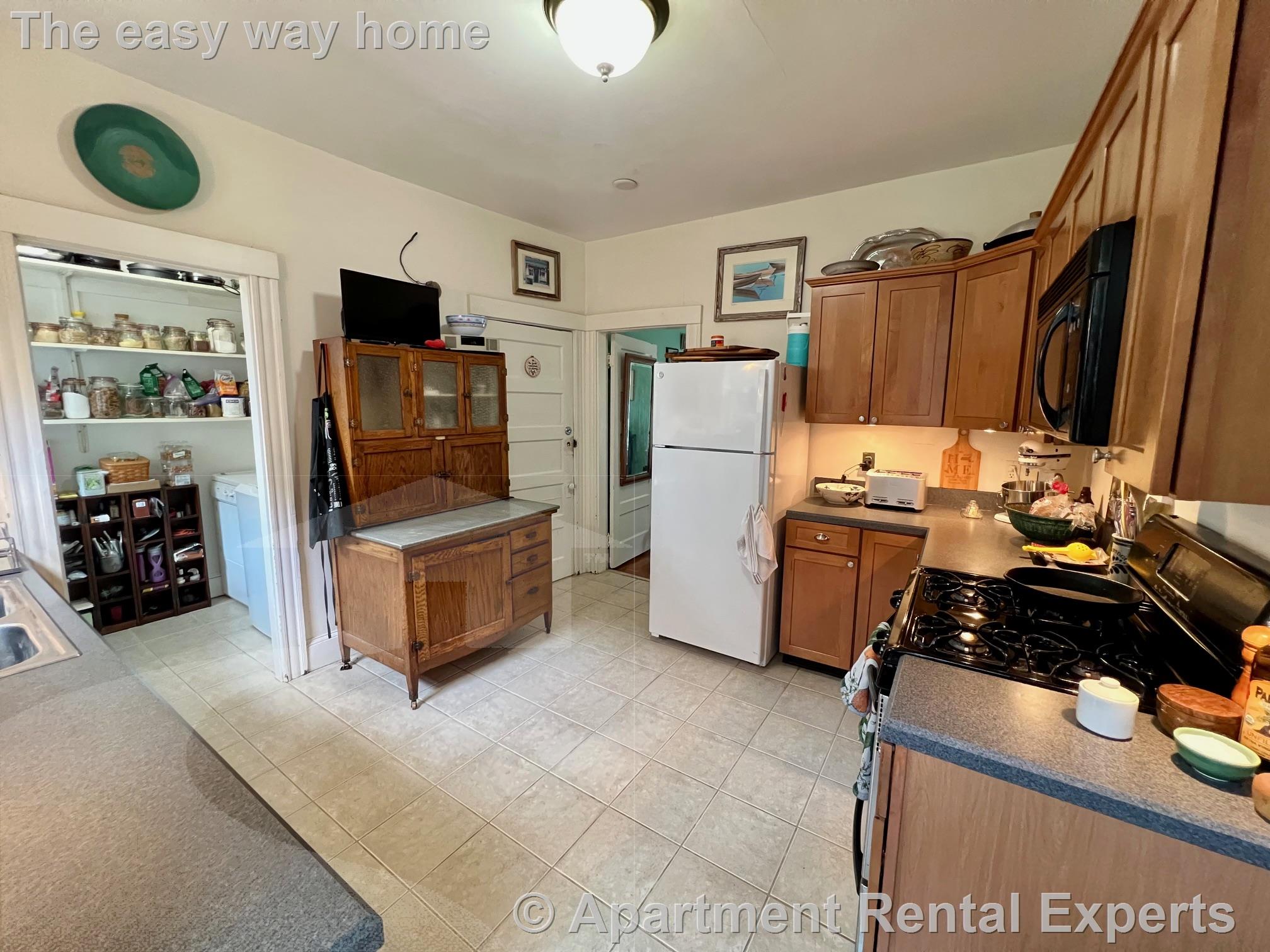 2 bed, 1 bath apartment for rent at 20 Aberdeen Rd Unit 2, Porter Square — photo 2 of 17
