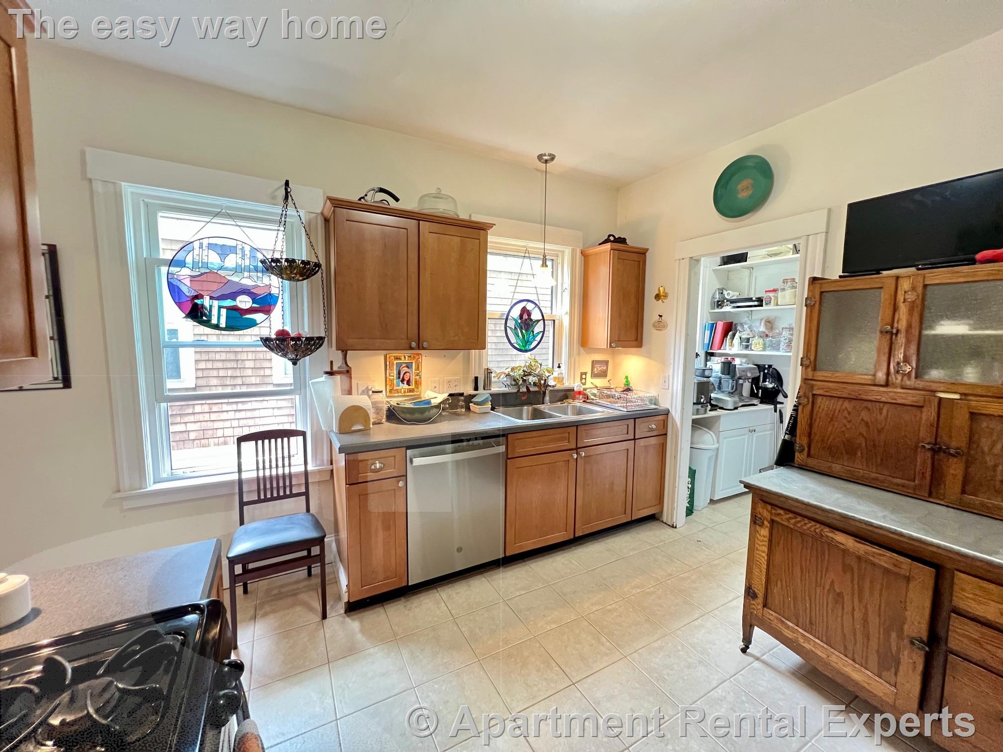 2 bed, 1 bath apartment for rent at 20 Aberdeen Rd Unit 2, Porter Square — photo 3 of 17