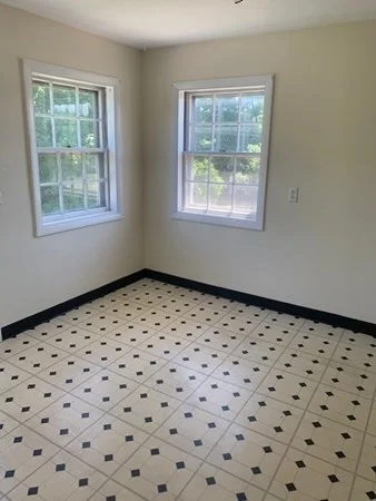 1 bed, 1 bath apartment for rent at 20 Abington Ave Unit 1R, Holbrook — photo 3 of 9