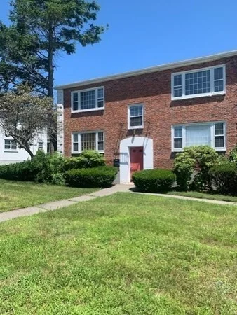 1 bed, 1 bath apartment for rent at 20 Abington Ave Unit 1R, Holbrook