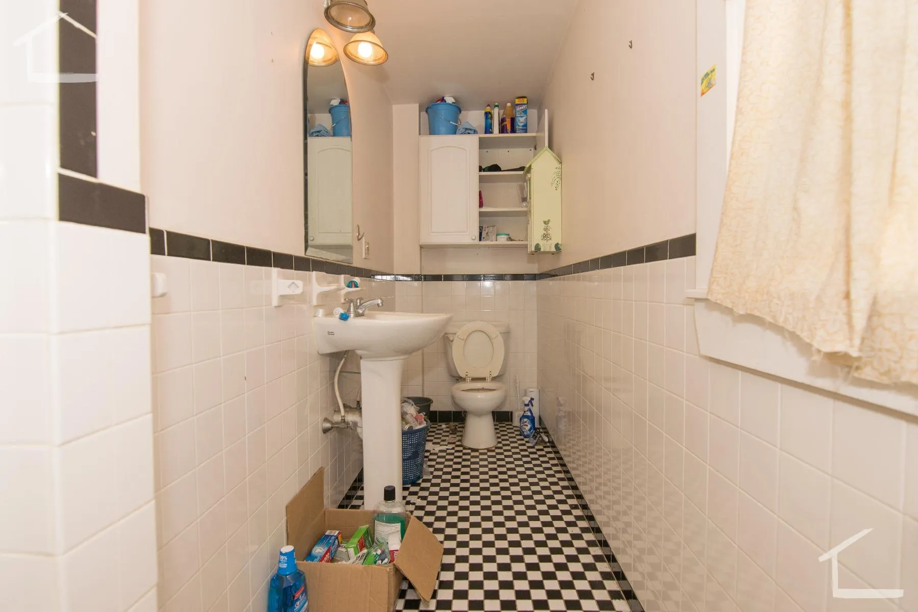 5 bed, 2 bath apartment for rent at 20 Alcott St Unit 2, Allston — photo 2 of 4