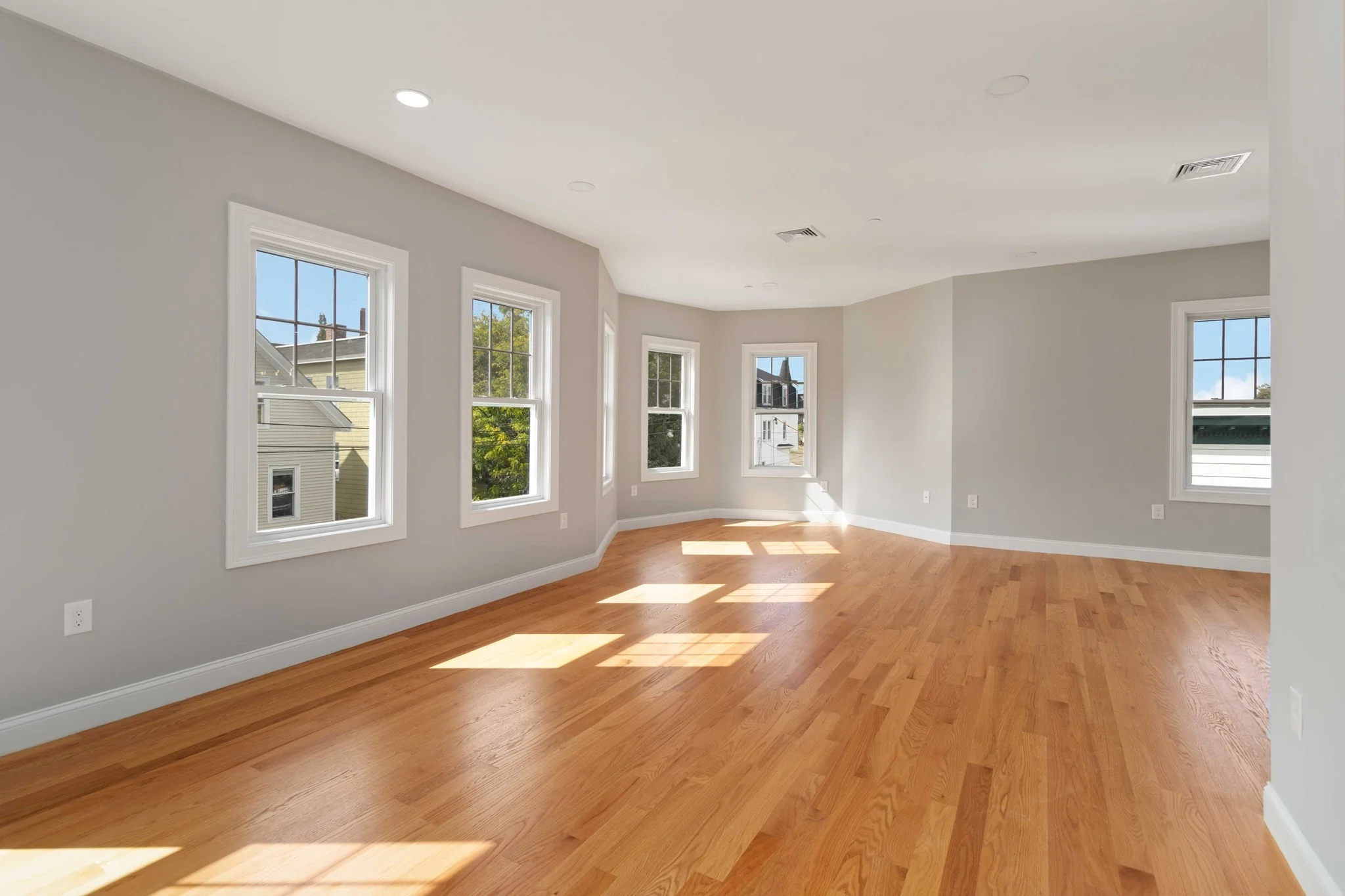4 bed, 2 bath apartment for rent at 20 Alston St Unit 20, East Somerville — photo 4 of 36