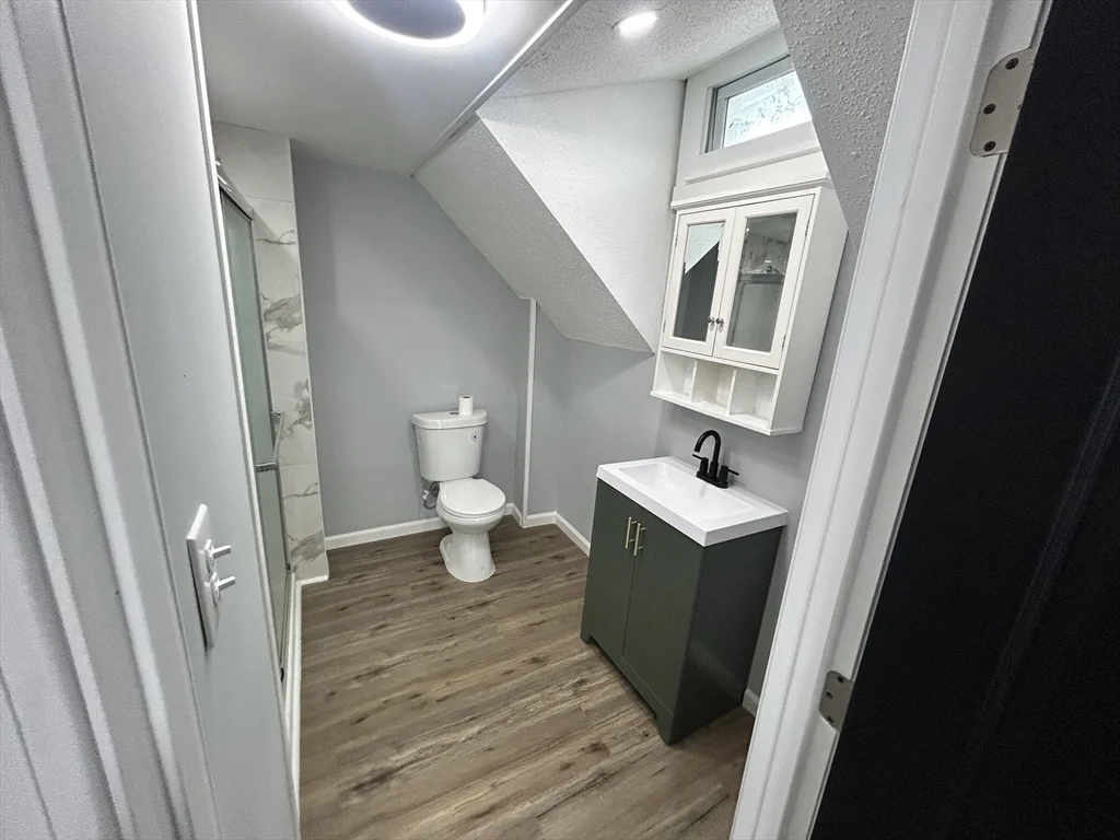 3 bed, 1 bath apartment for rent at 20 Ashland St Unit 1, Haverhill — photo 9 of 14