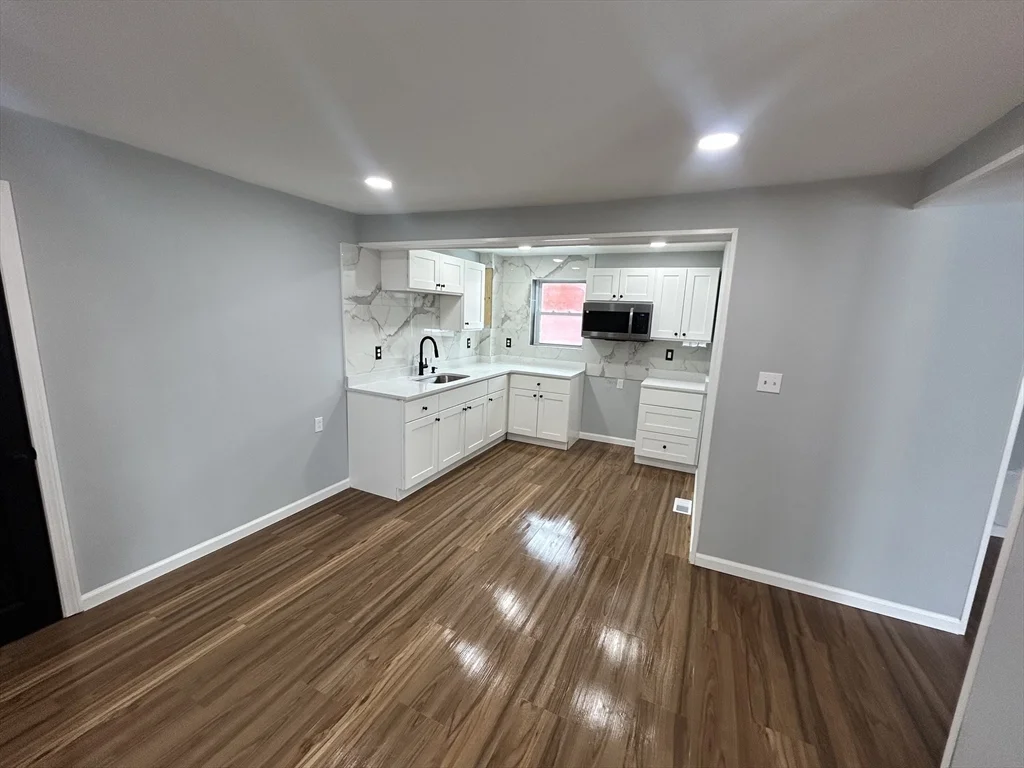 3 bed, 1 bath apartment for rent at 20 Ashland St Unit 1, Haverhill — photo 3 of 14