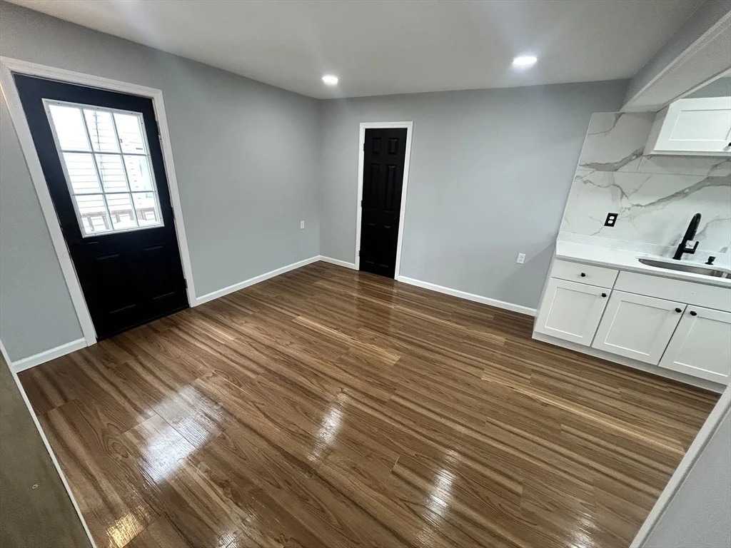 3 bed, 1 bath apartment for rent at 20 Ashland St Unit 1, Haverhill — photo 4 of 14
