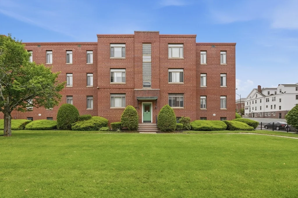 2 bed, 1 bath apartment for rent at 20 Ashland St Unit 3L, Worcester — photo 2 of 23
