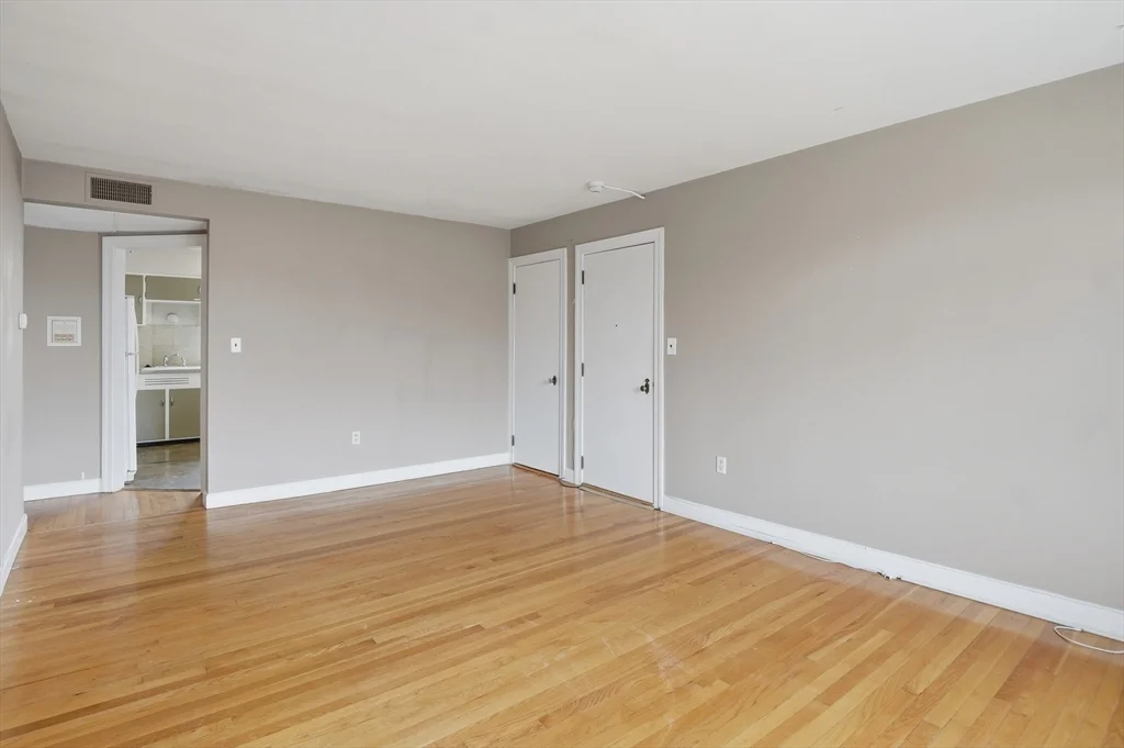 2 bed, 1 bath apartment for rent at 20 Ashland St Unit 3L, Worcester — photo 8 of 23