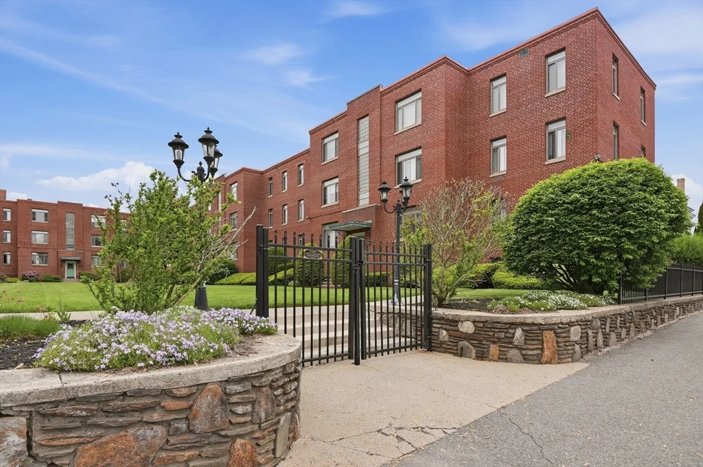 2 bed, 1 bath apartment for rent at 20 Ashland St Unit 3L, Worcester — photo 4 of 23