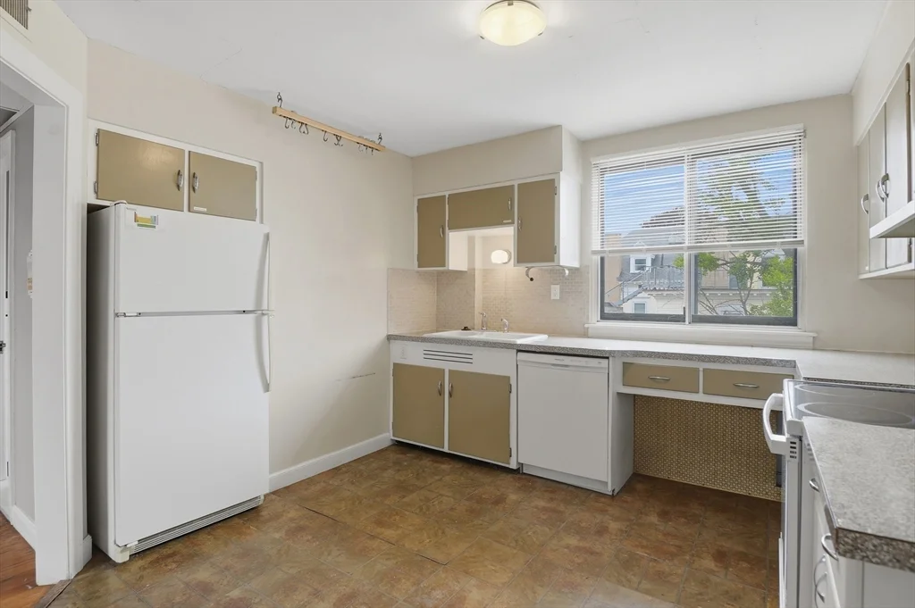 2 bed, 1 bath apartment for rent at 20 Ashland St Unit 3L, Worcester — photo 10 of 23