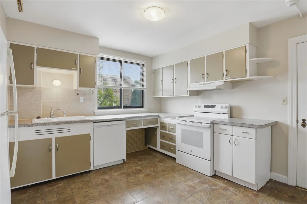 2 bed, 1 bath apartment for rent at 20 Ashland St Unit 3L, Worcester — photo 9 of 23