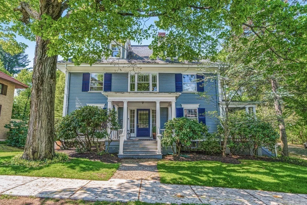 4 bed, 2 bath apartment for rent at 20 Bacon St Unit 20, Winchester — photo 1 of 42
