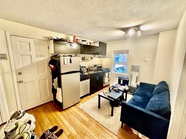 2 bed, 1 bath apartment for rent at 20 Bartlett Pl Unit 1, North End