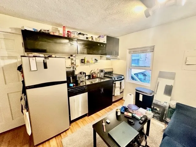 2 bed, 1 bath apartment for rent at 20 Bartlett Pl Unit 1, North End — photo 3 of 10