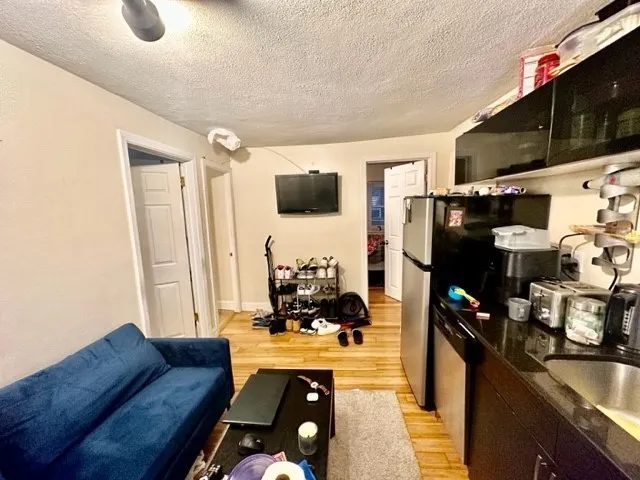 2 bed, 1 bath apartment for rent at 20 Bartlett Pl Unit 1, North End — photo 4 of 10
