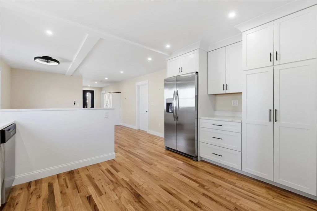 2 bed, 1 bath apartment for rent at 20 Beacon St Unit 1, Gloucester — photo 5 of 17