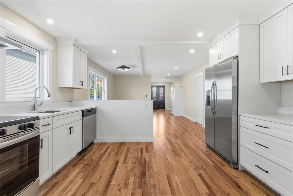 2 bed, 1 bath apartment for rent at 20 Beacon St Unit 1, Gloucester — photo 1 of 17