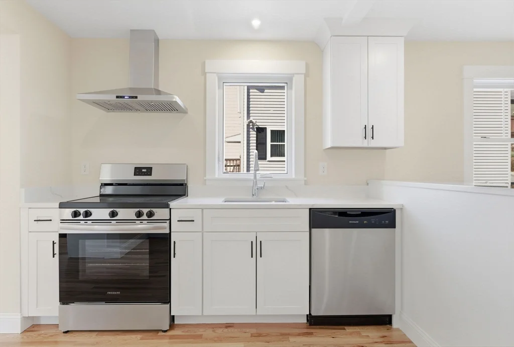 2 bed, 1 bath apartment for rent at 20 Beacon St Unit 1, Gloucester — photo 4 of 17