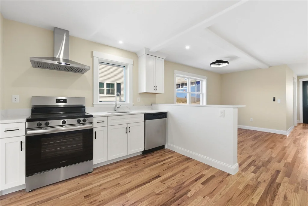 2 bed, 1 bath apartment for rent at 20 Beacon St Unit 1, Gloucester — photo 3 of 17