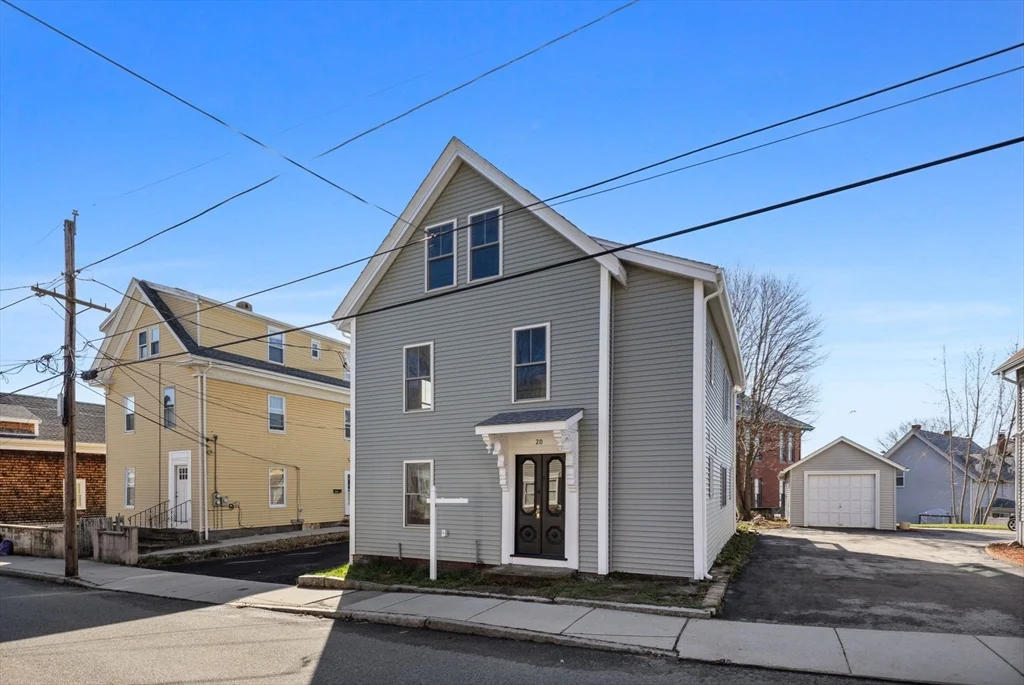 2 bed, 1 bath apartment for rent at 20 Beacon St Unit 1, Gloucester — photo 16 of 17