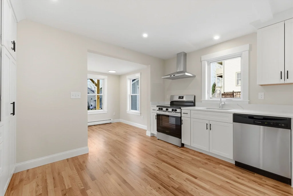 2 bed, 1 bath apartment for rent at 20 Beacon St Unit 1, Gloucester — photo 2 of 17